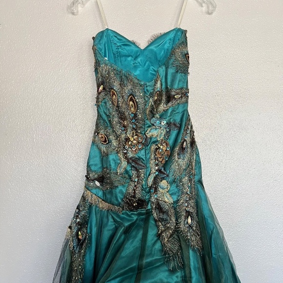 Mac Duggal Prom Dress size 0, Peacock, with sweetheart neckline and sidesplit - Picture 4 of 7